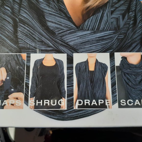 Champion Womens One Size Lightweight Snap Scarf Black color - Picture 2 of 2